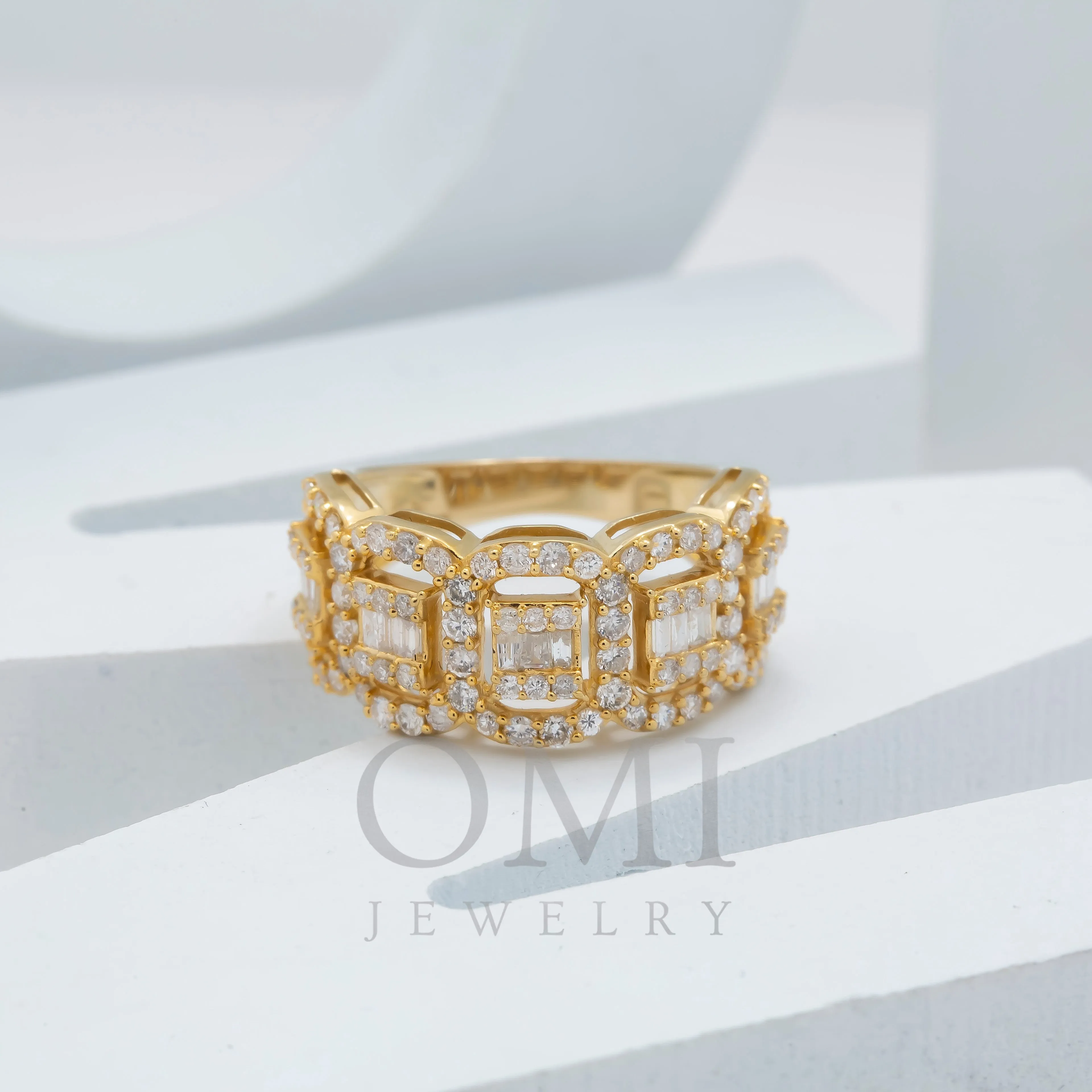 14K GOLD BAGUETTE AND ROUND DIAMOND RING