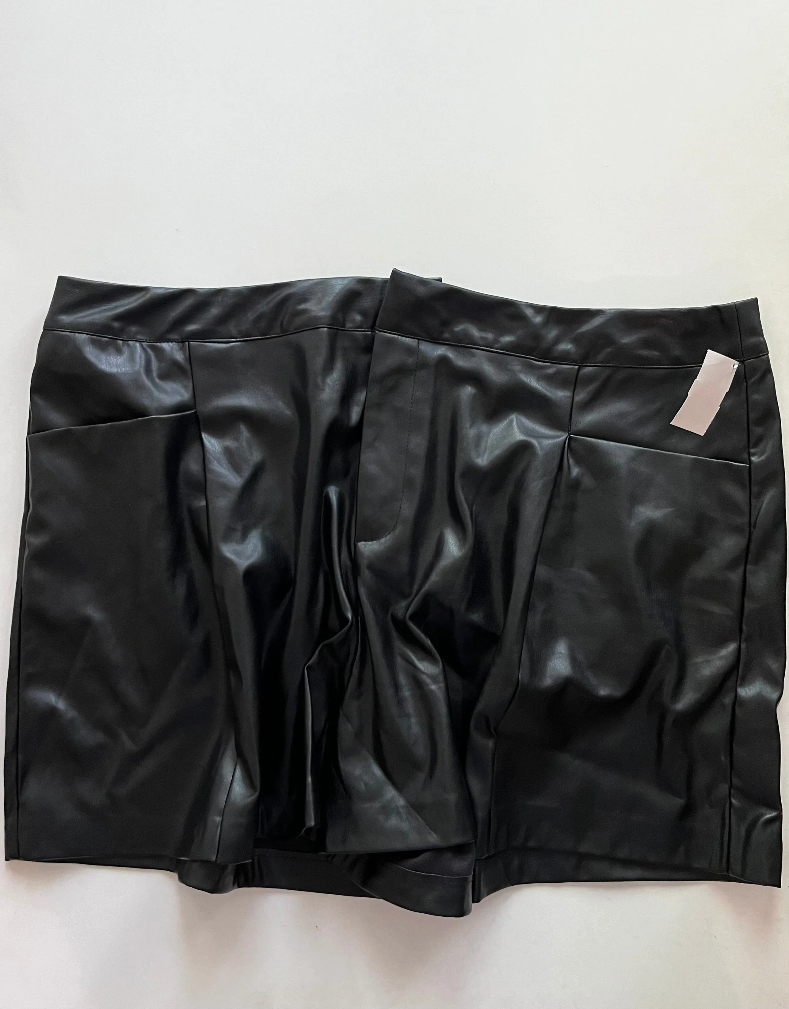 Black Shorts Its Pink, Size 3x