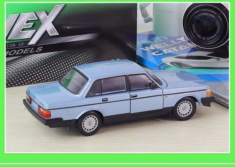 Diecast 1:24 Scale Car Classic VOLVO 240 GL High Simulation Model Car Alloy Metal Toy Car For Chlidren Gift Collection