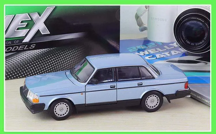 Diecast 1:24 Scale Car Classic VOLVO 240 GL High Simulation Model Car Alloy Metal Toy Car For Chlidren Gift Collection