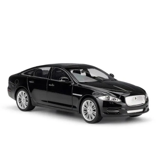 Model Car 1:24 Diecast Car Toys Classic 2010 JAGUAR XJ High Simulator Car Alloy Metal Toy Car For Children Gift Collection