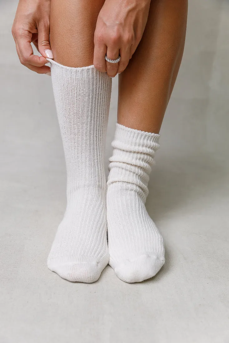 SOFT COTTON RIBBED SOCKS.