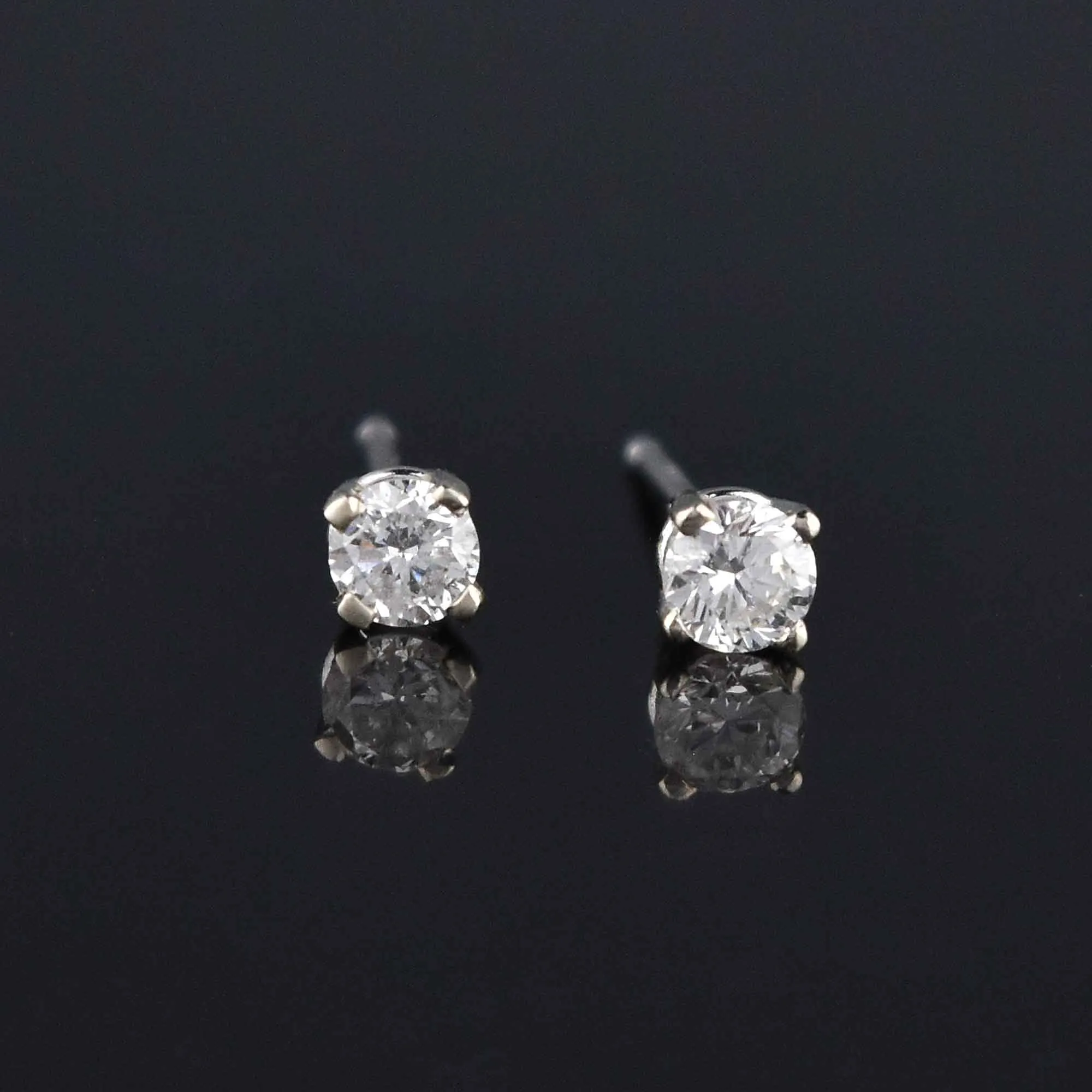 Vintage 14K White Gold .25CTW Diamond Stud Earrings